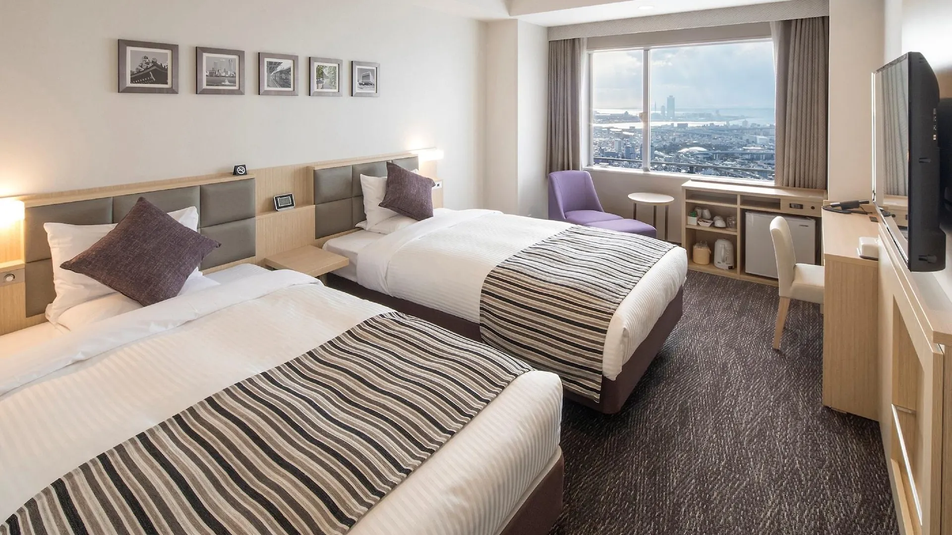 Art Hotel Osaka Bay Tower 4*,